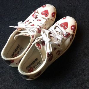 Comme des garçon Converse all over heart print